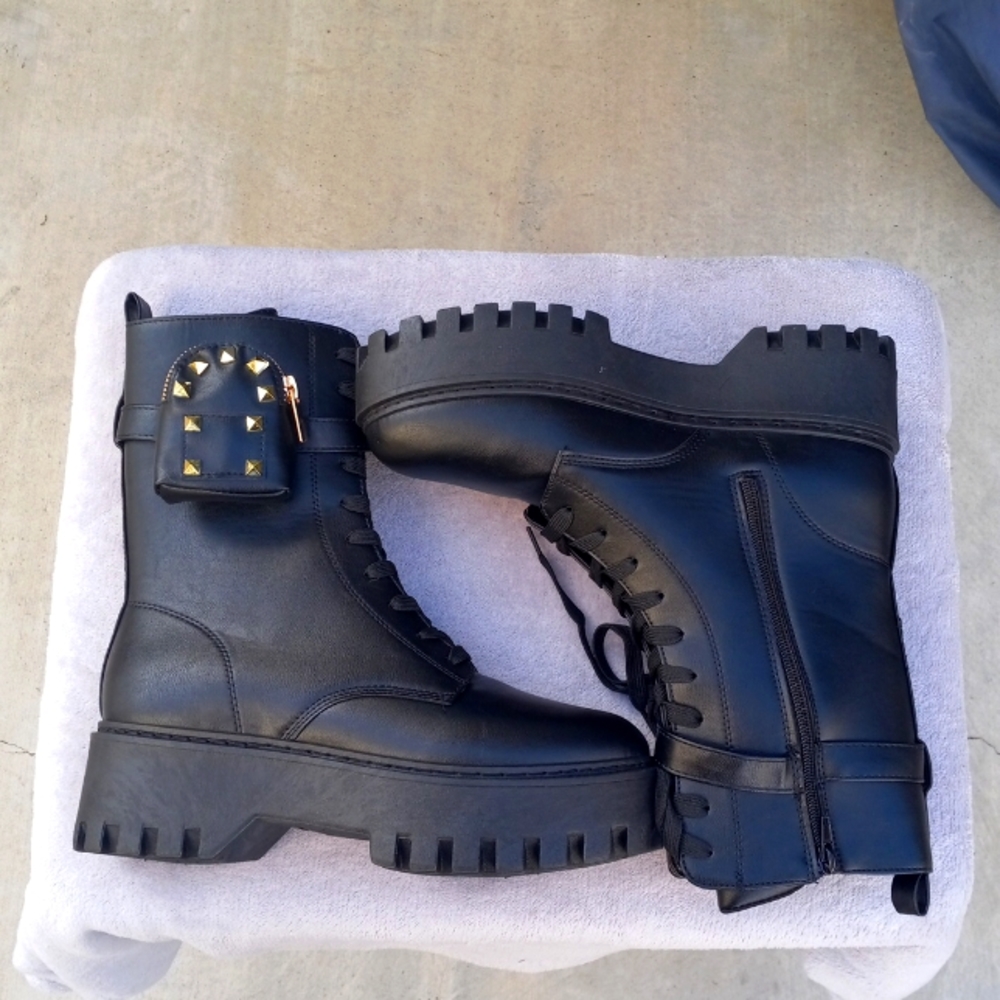 Rouge Black Boots with side pouch.